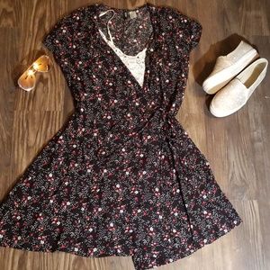 Floral Tie-Waist Mini Dress in Black and Red